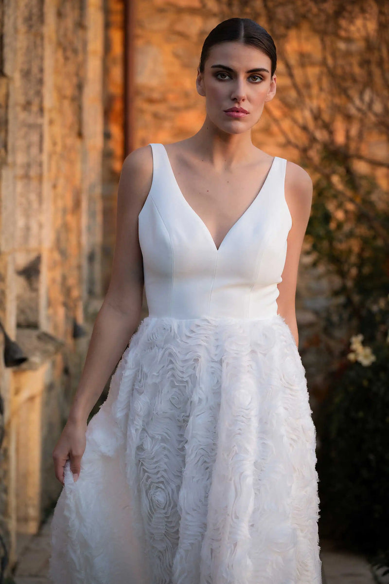 Robe de mariée Azur, silhouette en crêpe et tulle roses en relief, Marie Laporte