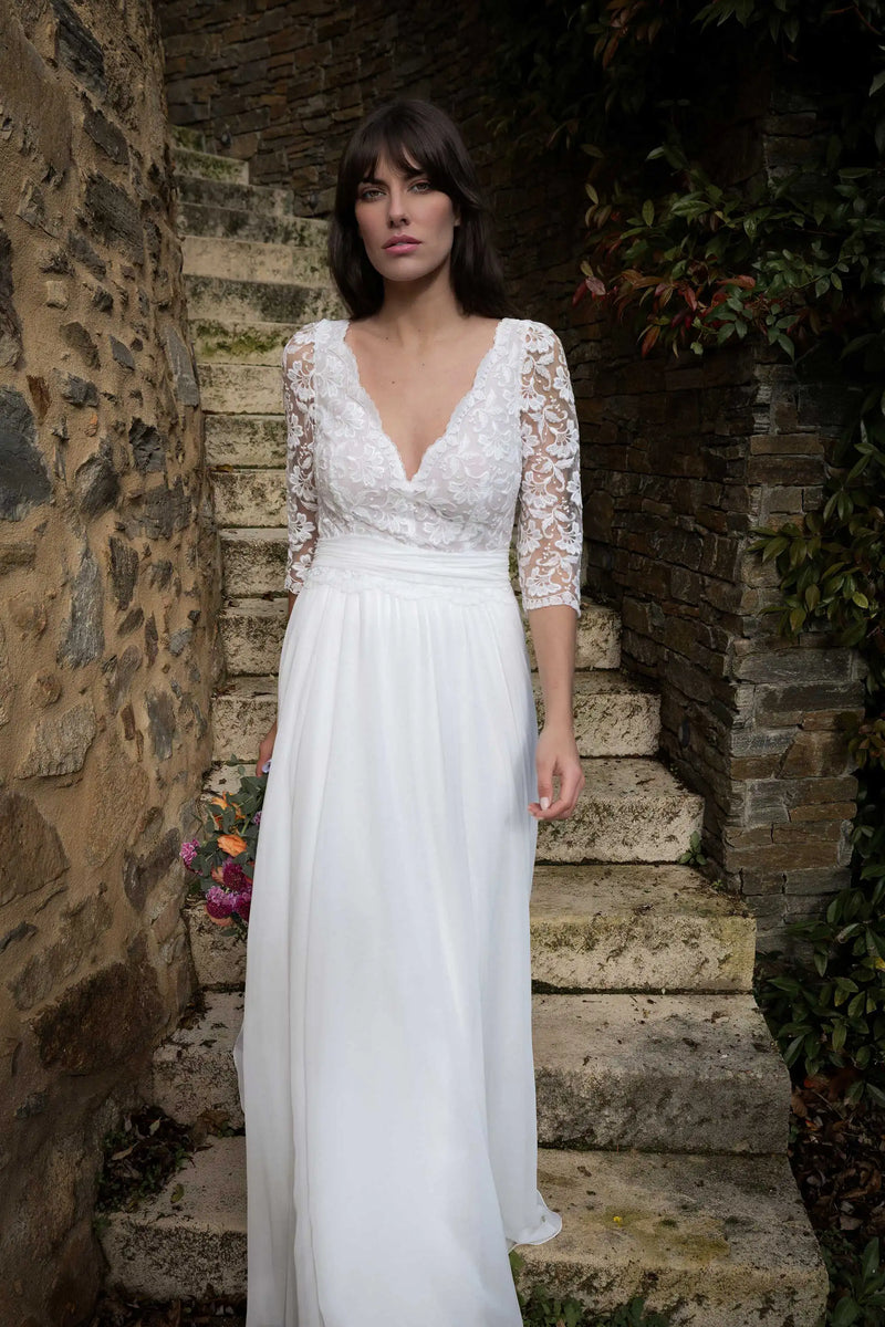 Robe de mariée Châtelaine, haut tulle brodé et jupe ample en mousseline, atelier Marie Laporte