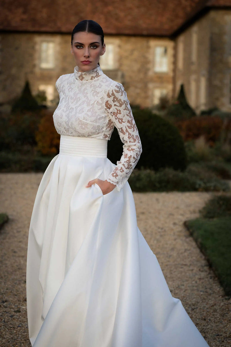 Ensemble de mariée Impérial, haut dentelle Chantilly et jupe en soie avec poche, Marie Laporte