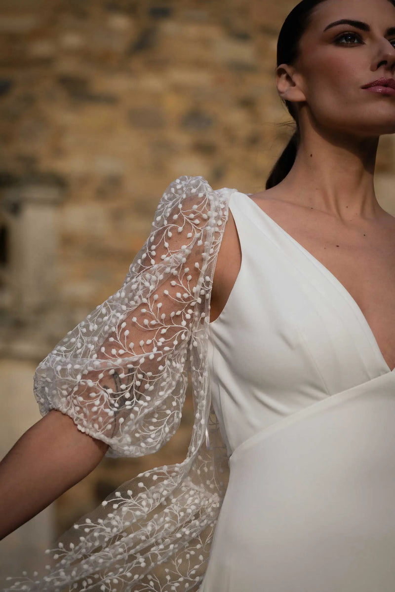Détail des manches tulle brodé du manteau  Castellane, Marie Laporte