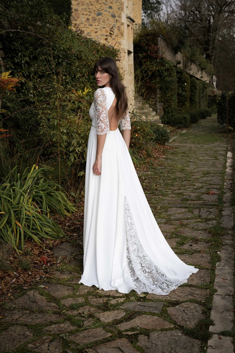 Robe de mariée Nymphéa, dos largement ouvert et traîne, Marie Laporte